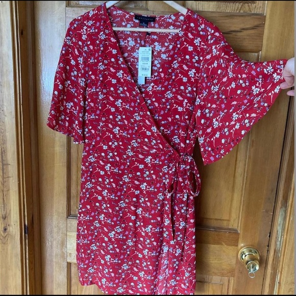 Sanctuary red floral a-line wrap dress with tie - Picture 4 of 7